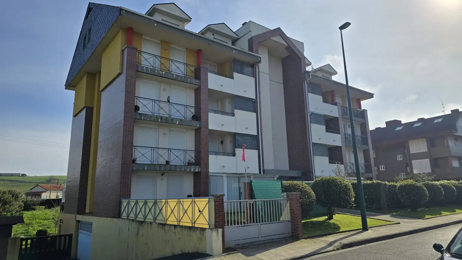Vista exterior de Ático en venta en Suances con Calefacción, Trastero y Amueblado