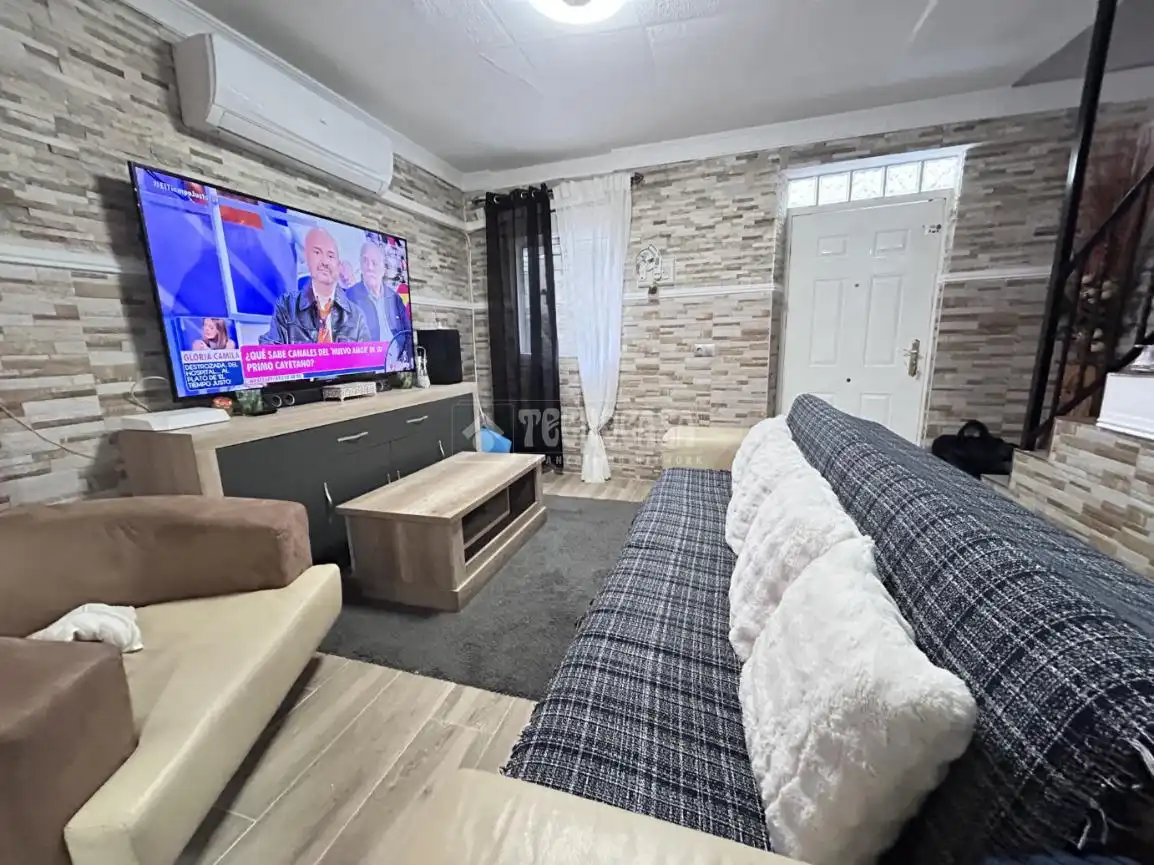 Sala d'estar de Casa adosada en venda en Torrent amb Aire condicionat, Calefacció i Jardí privat