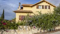 Vista exterior de Casa o xalet en venda en La Bisbal del Penedès amb Calefacció, Jardí privat i Terrassa