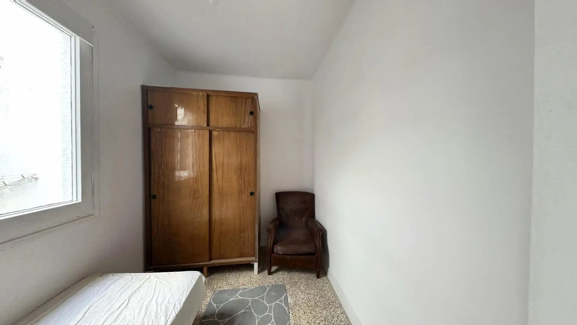Habitación de Piso en venta en Cornellà de Llobregat con Amueblado, Horno y Balcón
