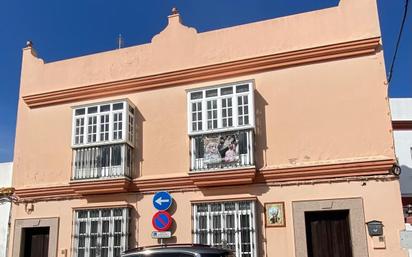 Vista exterior de Casa adosada en venda en San Fernando amb Aire condicionat i Terrassa