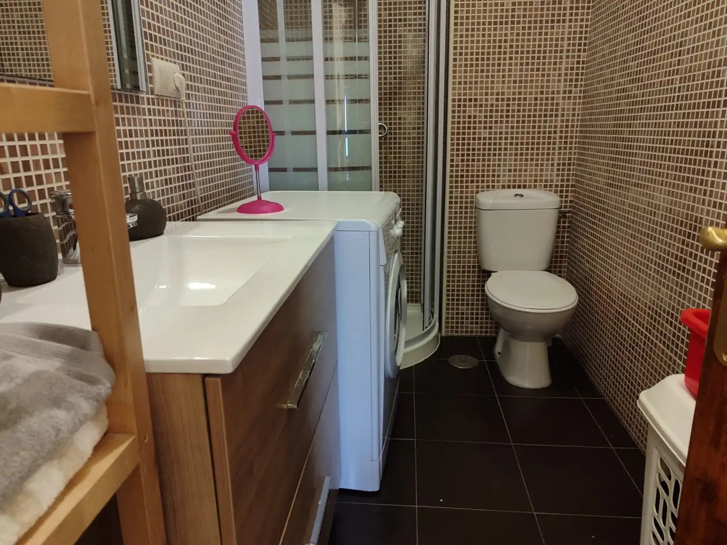 Bathroom of Flat for rent in Vigo   with Heating, Furnished and Oven