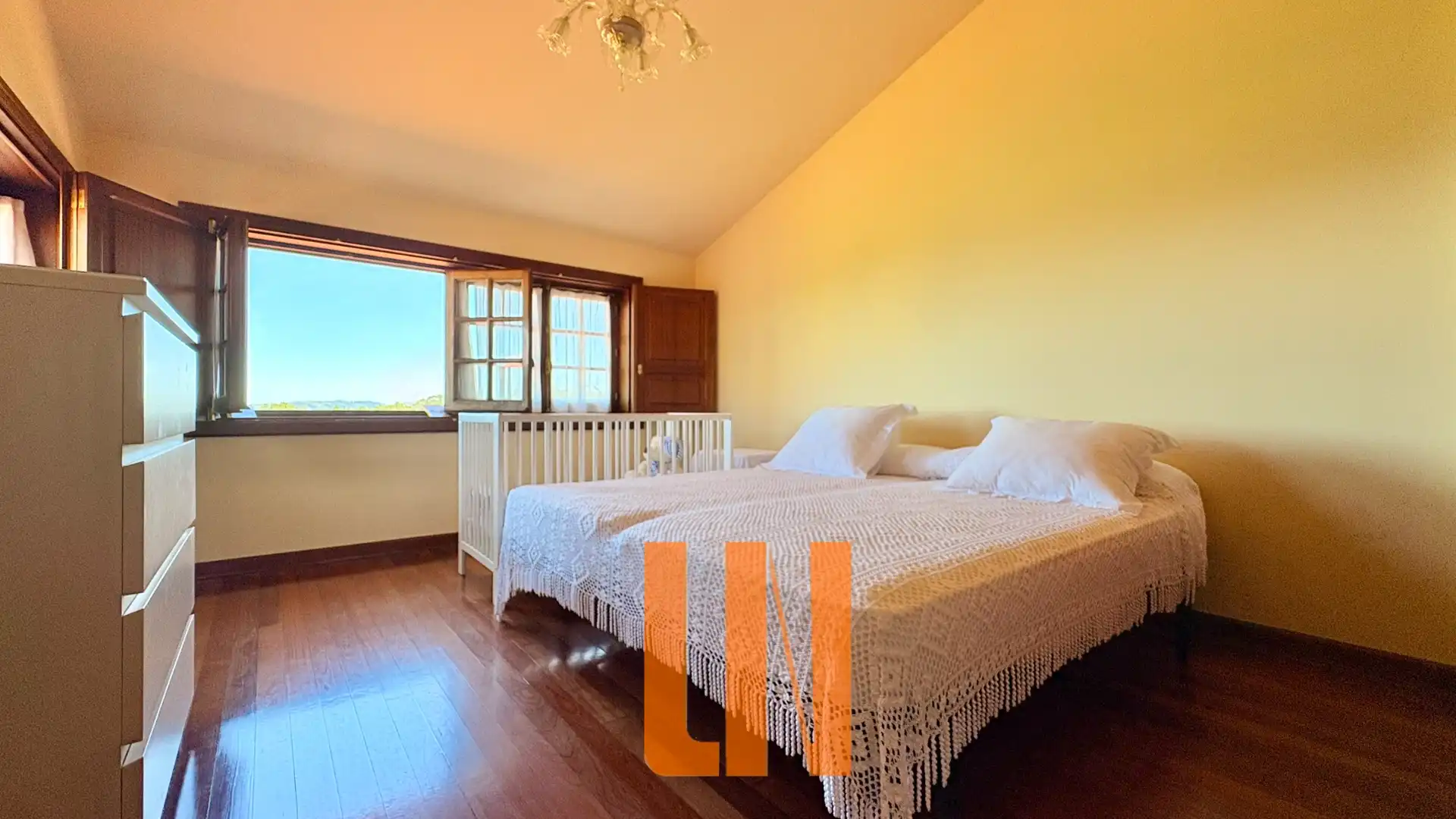 Habitación de Finca rústica en venta en Oleiros con Calefacción, Jardín privado y Parquet