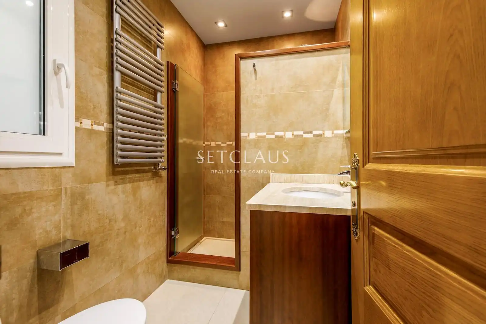 Bathroom of Flat for sale in Barcelona  with Air Conditioner and Alarm