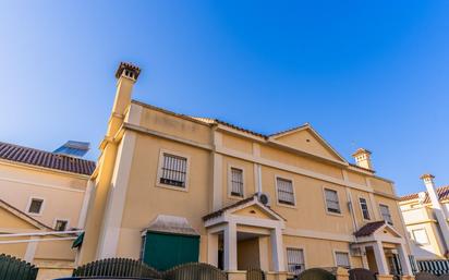 Vista exterior de Casa adosada en venda en Jerez de la Frontera amb Aire condicionat i Terrassa