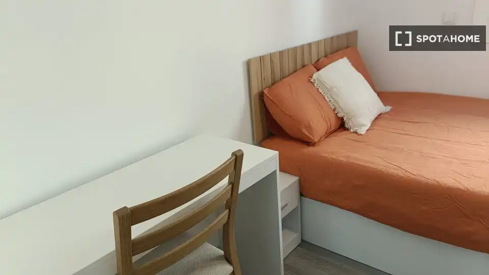 Bedroom of Apartments for share in Vilanova i la Geltrú  with Air Conditioner, Terrace and Furnished