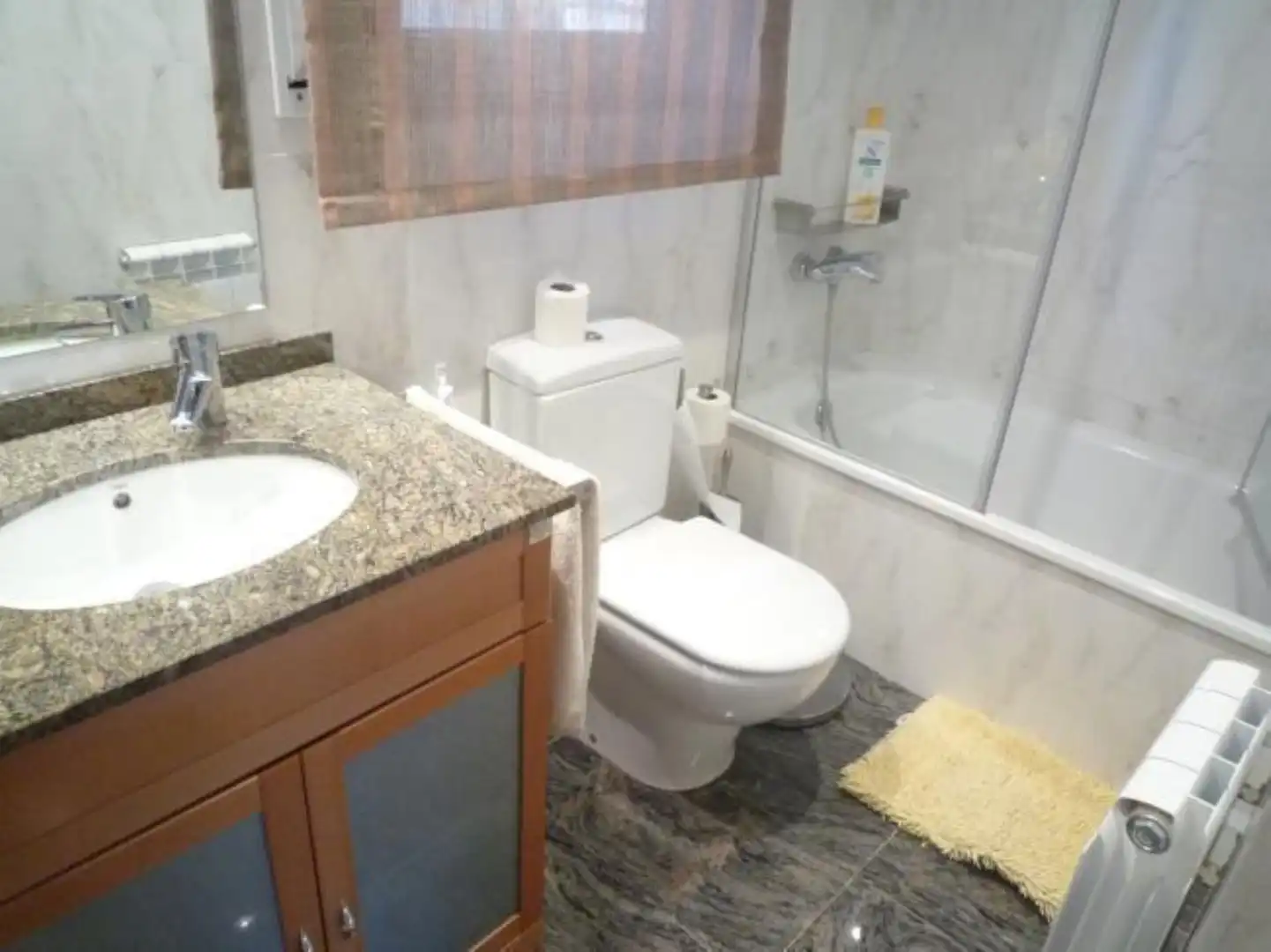 Baño de Planta baja de alquiler en Sant Cugat del Vallès con Calefacción, Jardín privado y Parquet