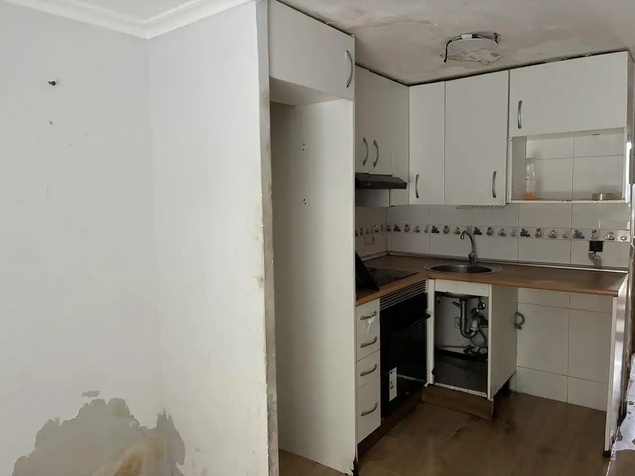 Kitchen of Ground floor for sale in  Madrid Capital