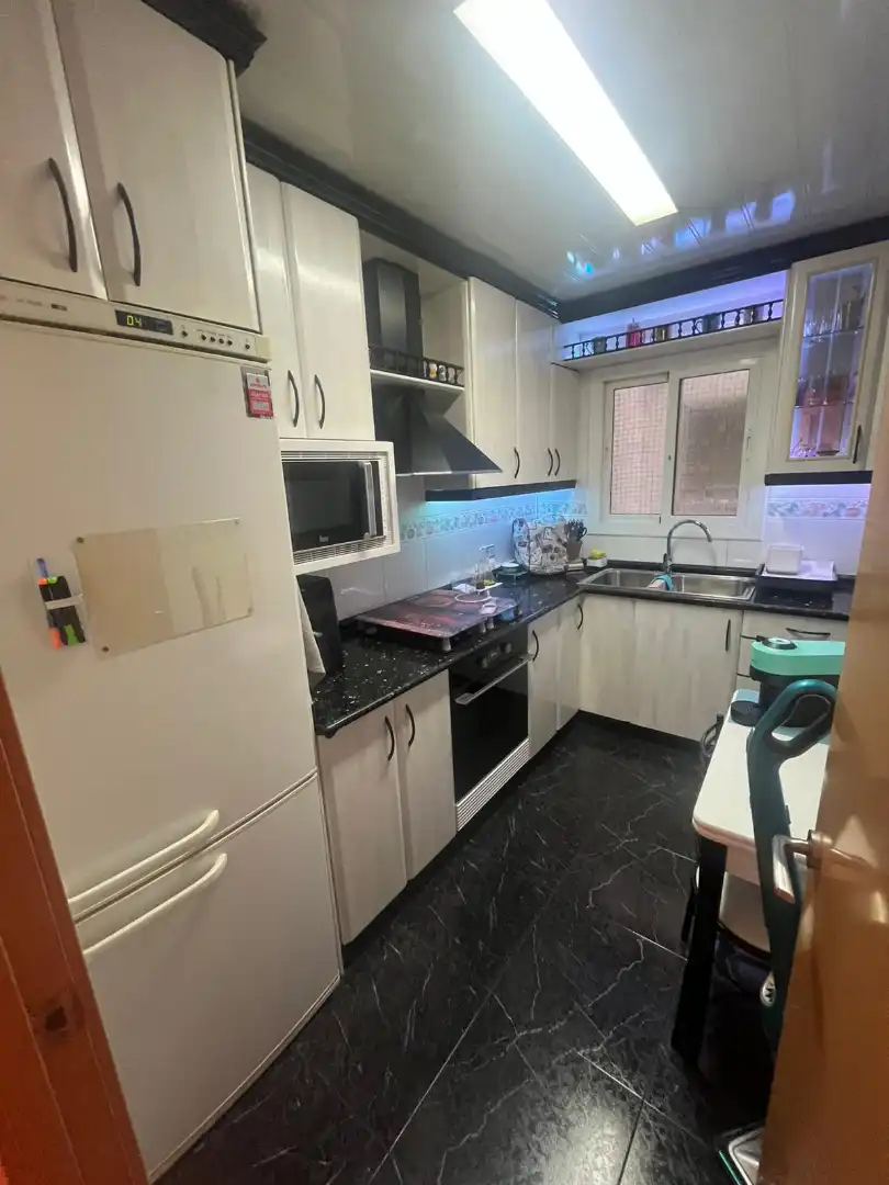 Küche von Wohnung zum Verkauf in L'Hospitalet de Llobregat mit Klimaanlage, Heizung und Parkett