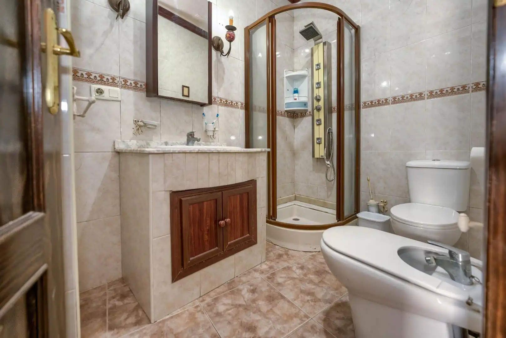 Baño de Casa adosada en venta en La Palma del Condado con Aire acondicionado, Calefacción y Terraza