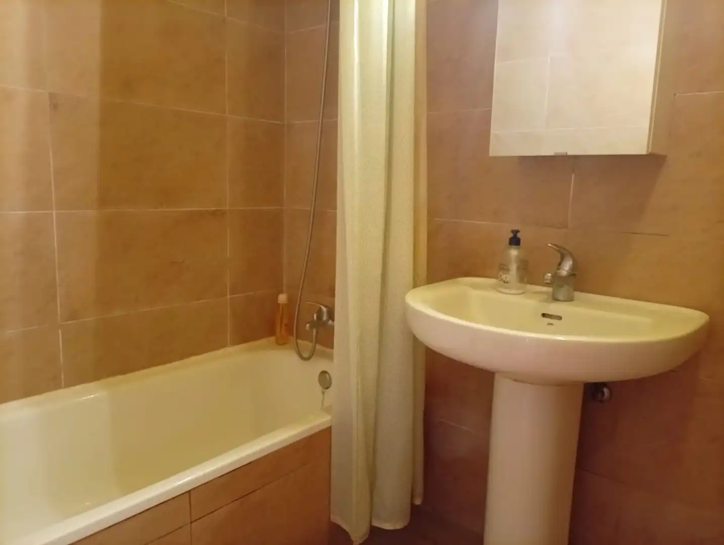 Baño de Piso en venta en Arroyo de la Encomienda con Calefacción, Terraza y Trastero