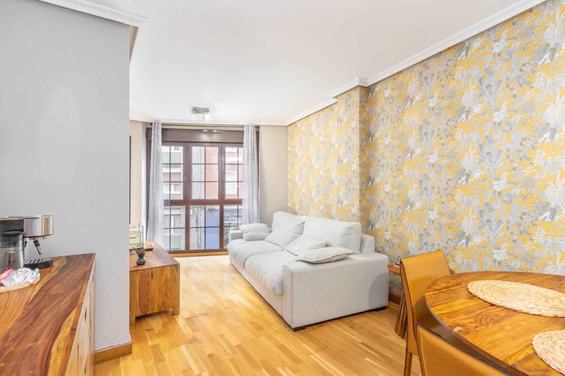 Living room of Flat for sale in Oviedo   with Heating and Balcony