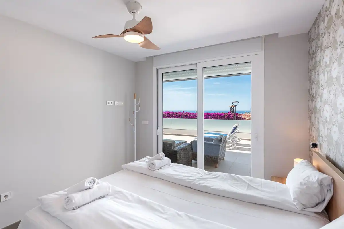 Habitación de Planta baja en venta en Fuengirola con Aire acondicionado, Calefacción y Terraza