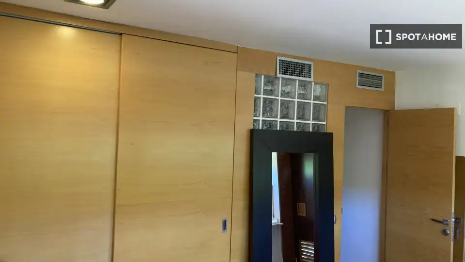 Flat for rent in Sevilla  with Air Conditioner, Heating and Furnished