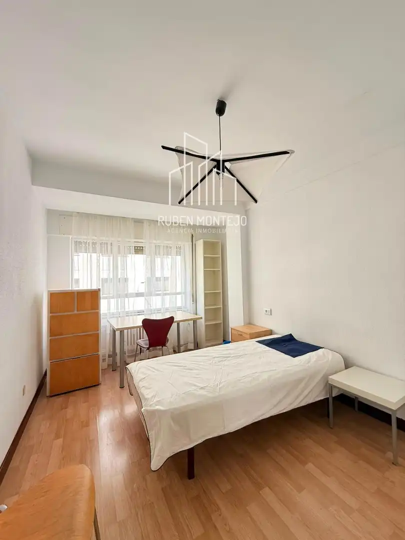 Schlafzimmer von Wohnung zur Miete in Salamanca mit Heizung, Terrasse und Möbliert