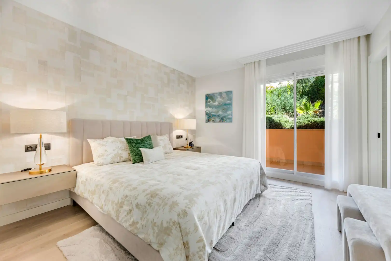 Dormitori de Apartament en venda en Marbella amb Aire condicionat, Terrassa i Piscina