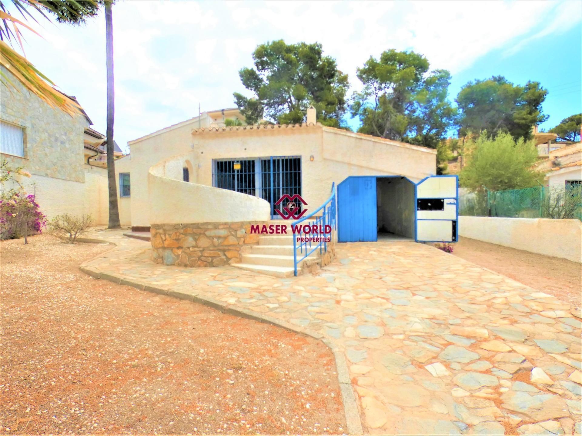 Vista exterior de Casa o xalet en venda en Cartagena amb Jardí privat, Terrassa i Alarma