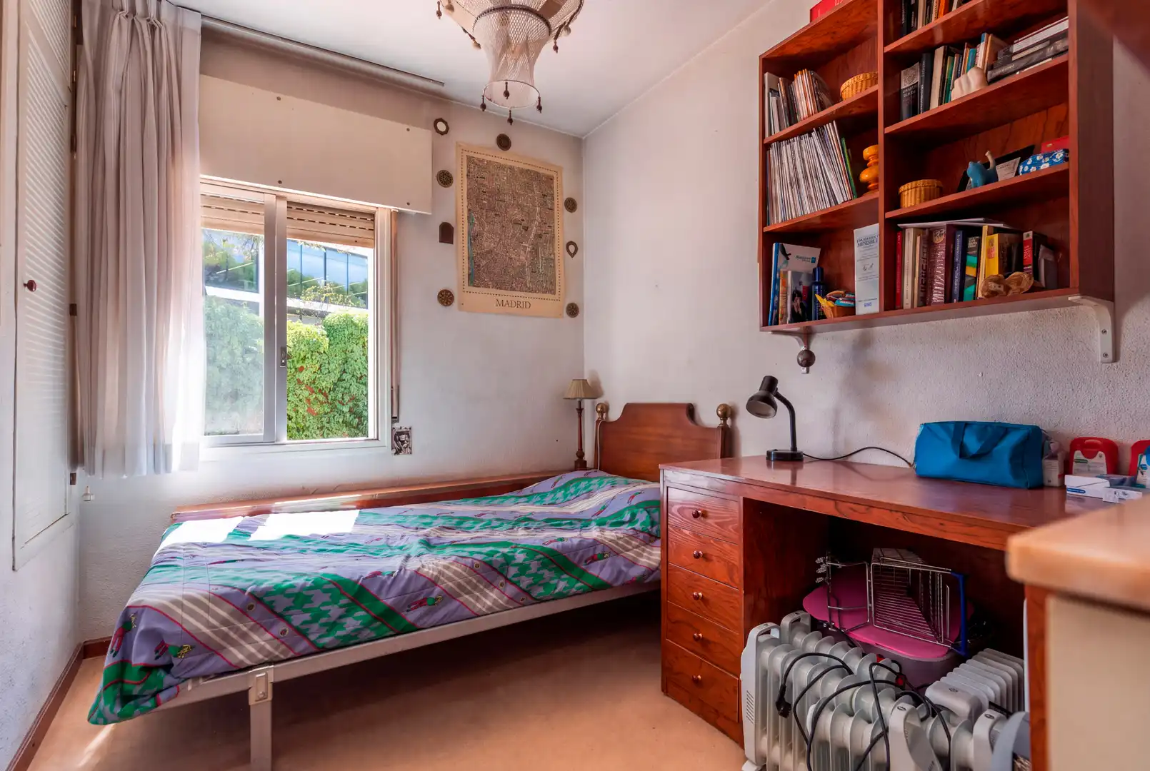 Habitación de Casa adosada en venta en Madrid con Calefacción, Jardín privado y Trastero