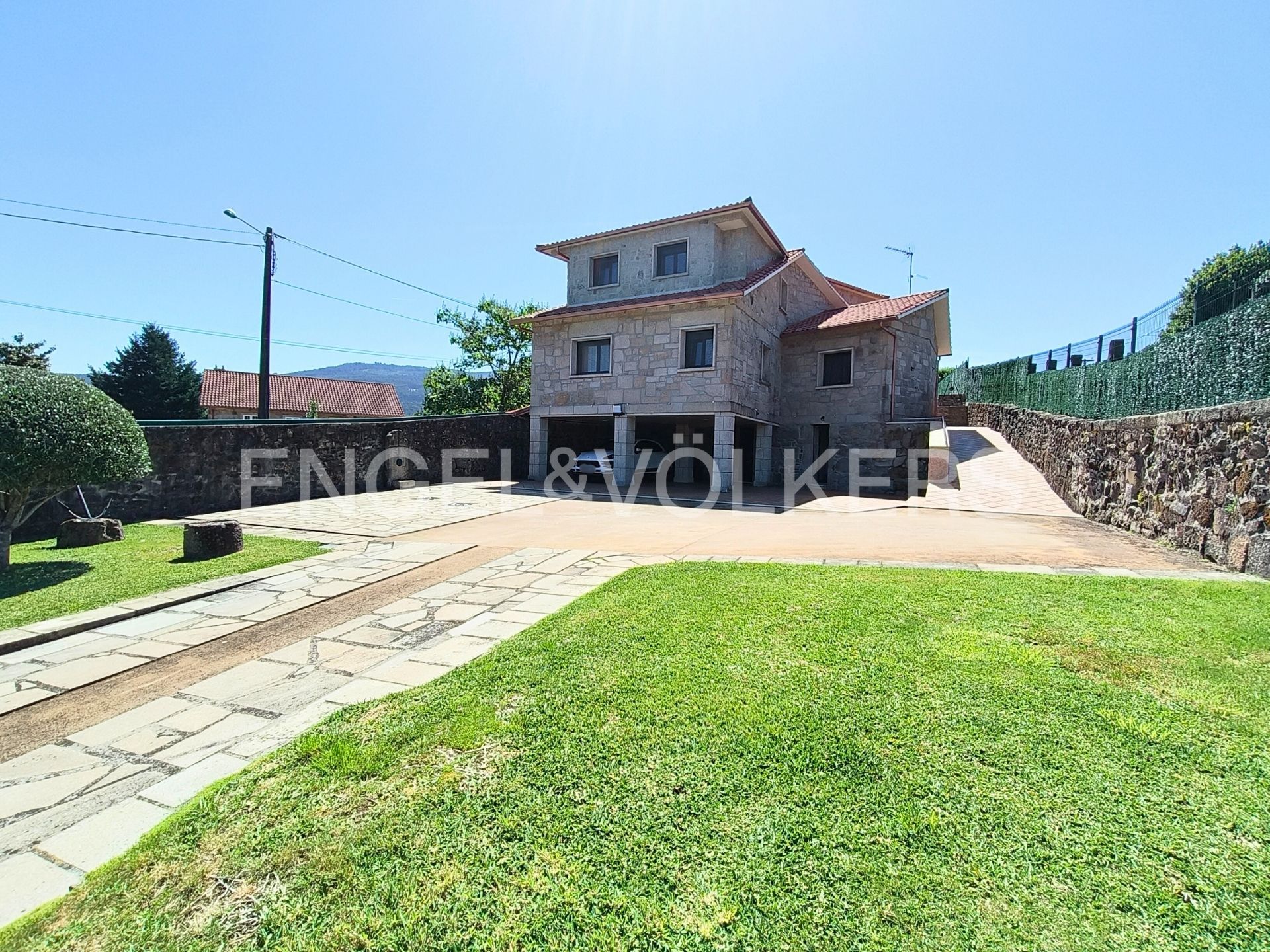 Vista exterior de Casa o xalet en venda en Barro amb Aire condicionat, Calefacció i Jardí privat