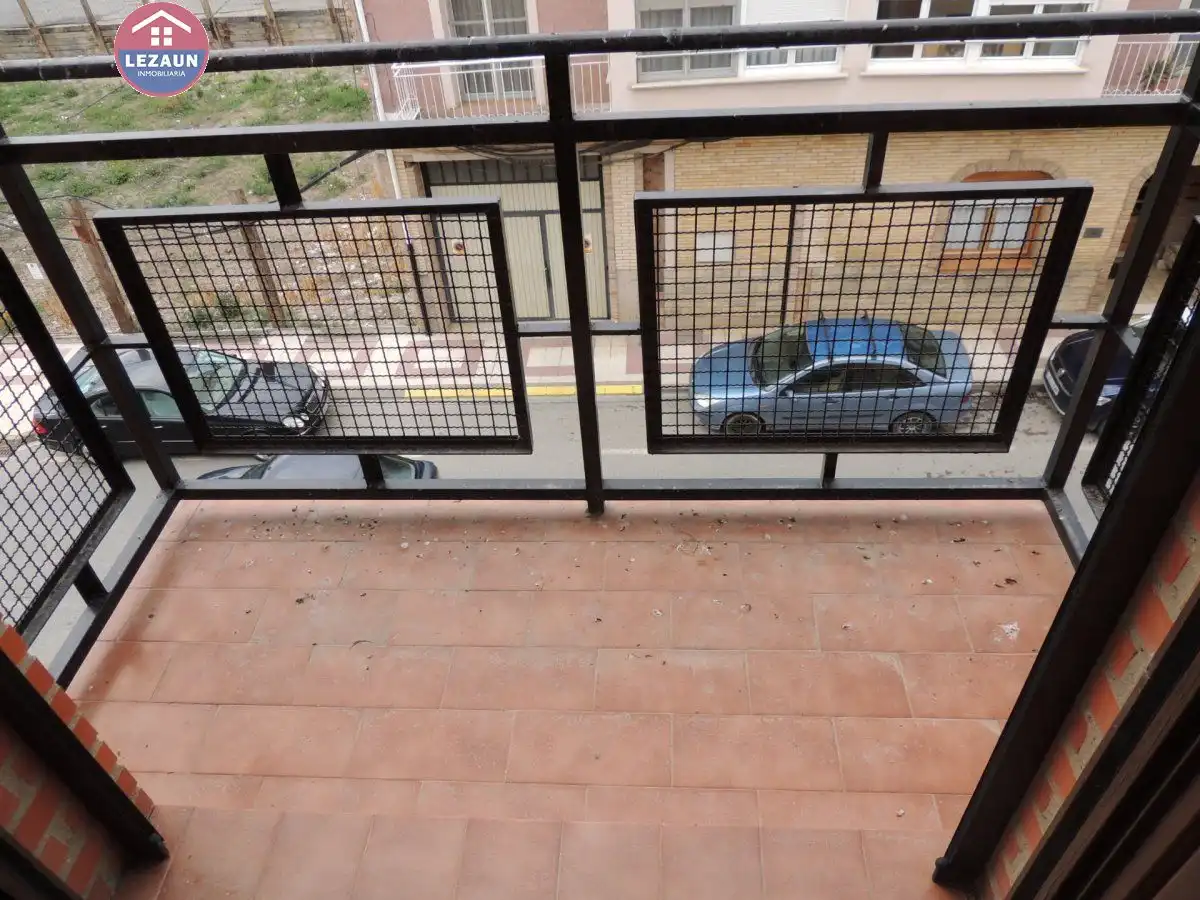 Balcony of Flat for sale in Funes  with Air Conditioner, Heating and Parquet flooring