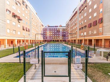 Piso con piscina en venta en Sur - PAU 4