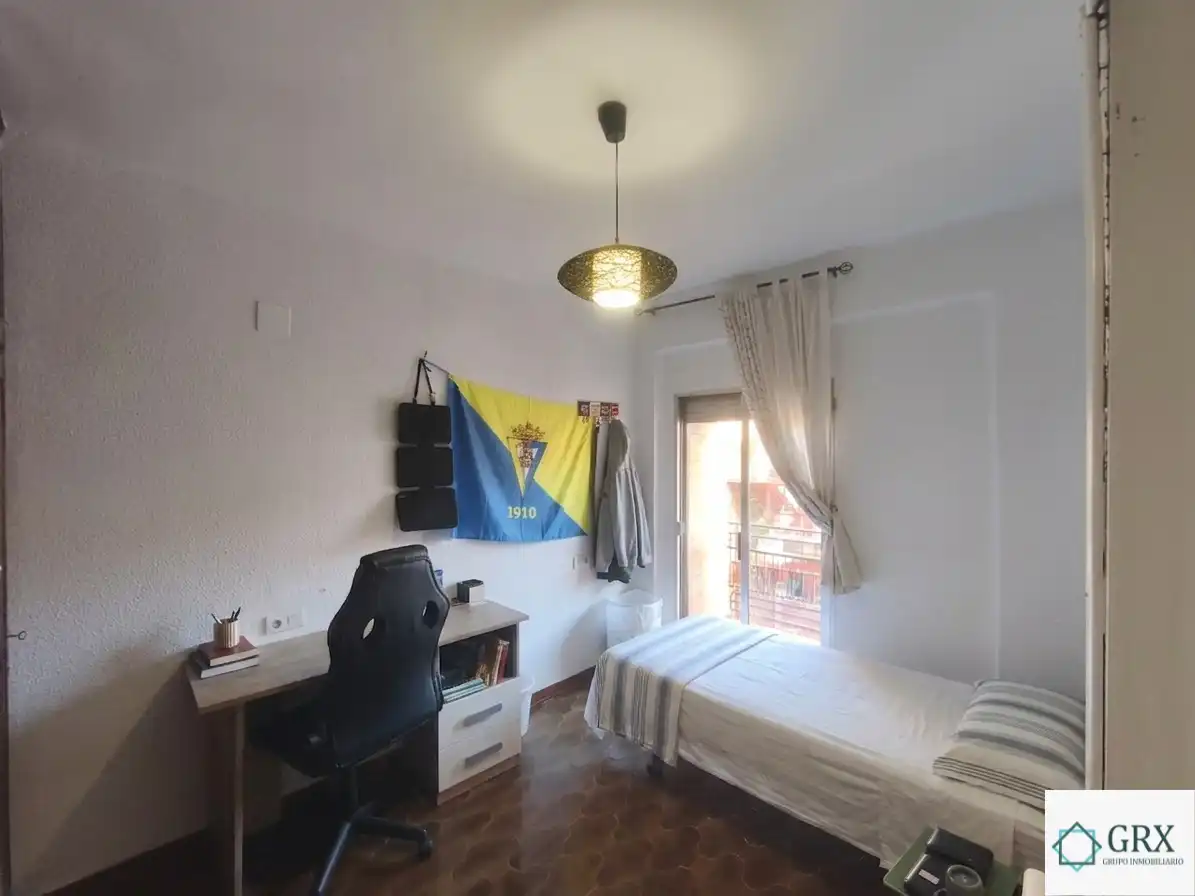 Habitación de Piso de alquiler en Granada con Amueblado