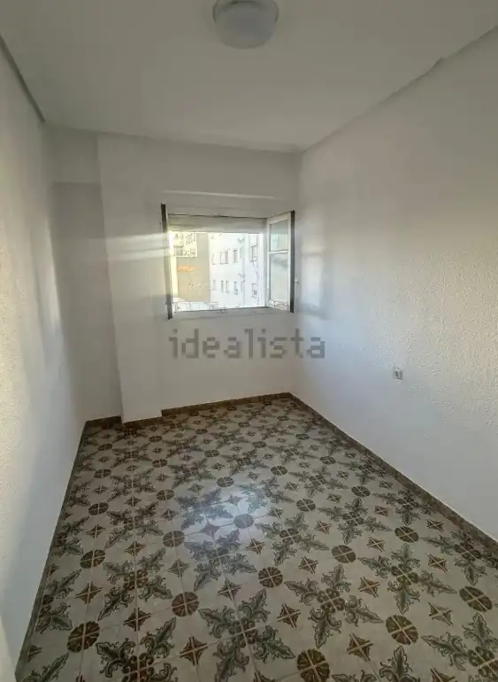Habitación de Piso en venta en Paterna con Horno y Balcón