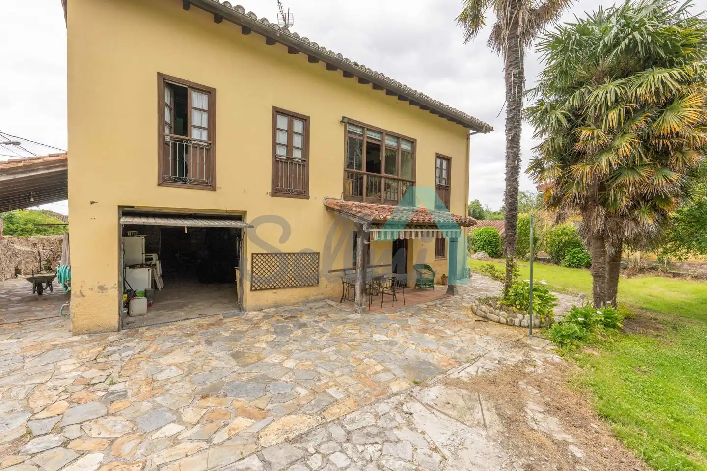 Vista exterior de Casa o xalet en venda en Llanes amb Calefacció, Jardí privat i Parquet