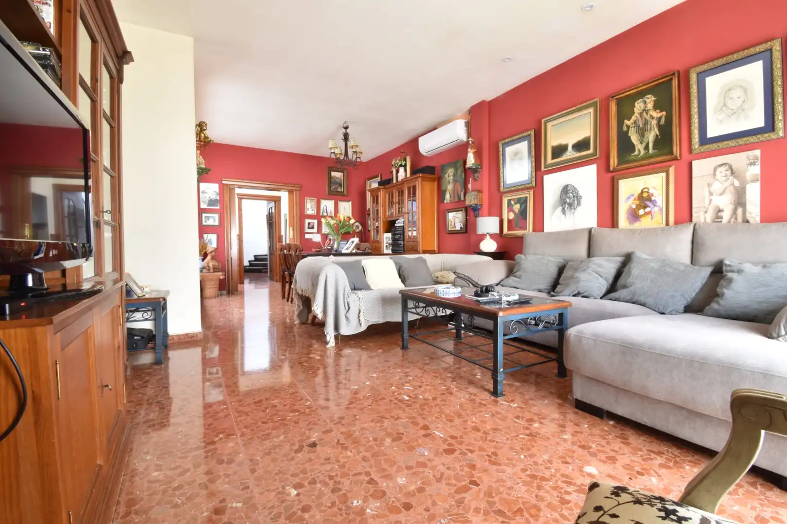 Sala d'estar de Casa adosada en venda en Alcalá de Guadaira amb Terrassa i Balcó