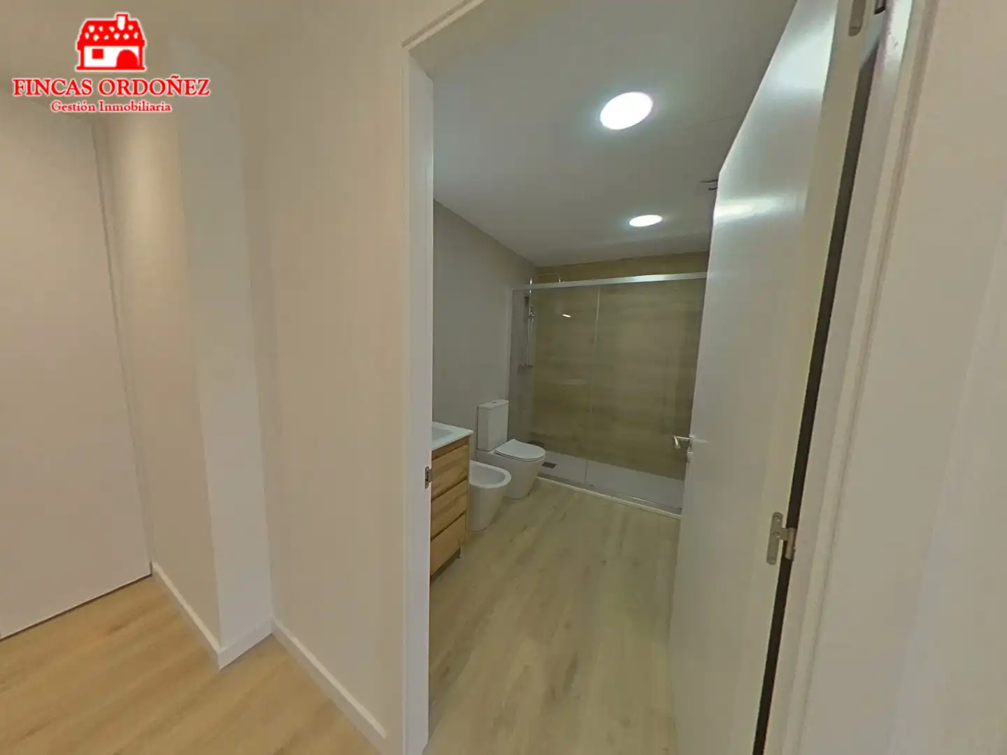Badezimmer von Wohnung zum Verkauf in Sant Andreu de la Barca mit Klimaanlage, Heizung und Balkon