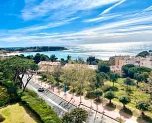 Vista exterior de Àtic en venda en Sant Feliu de Guíxols amb Calefacció, Parquet i Terrassa