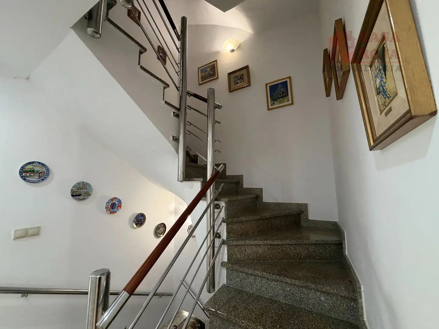 Casa adosada en venda en Cangas  amb Calefacció, Parquet i Traster