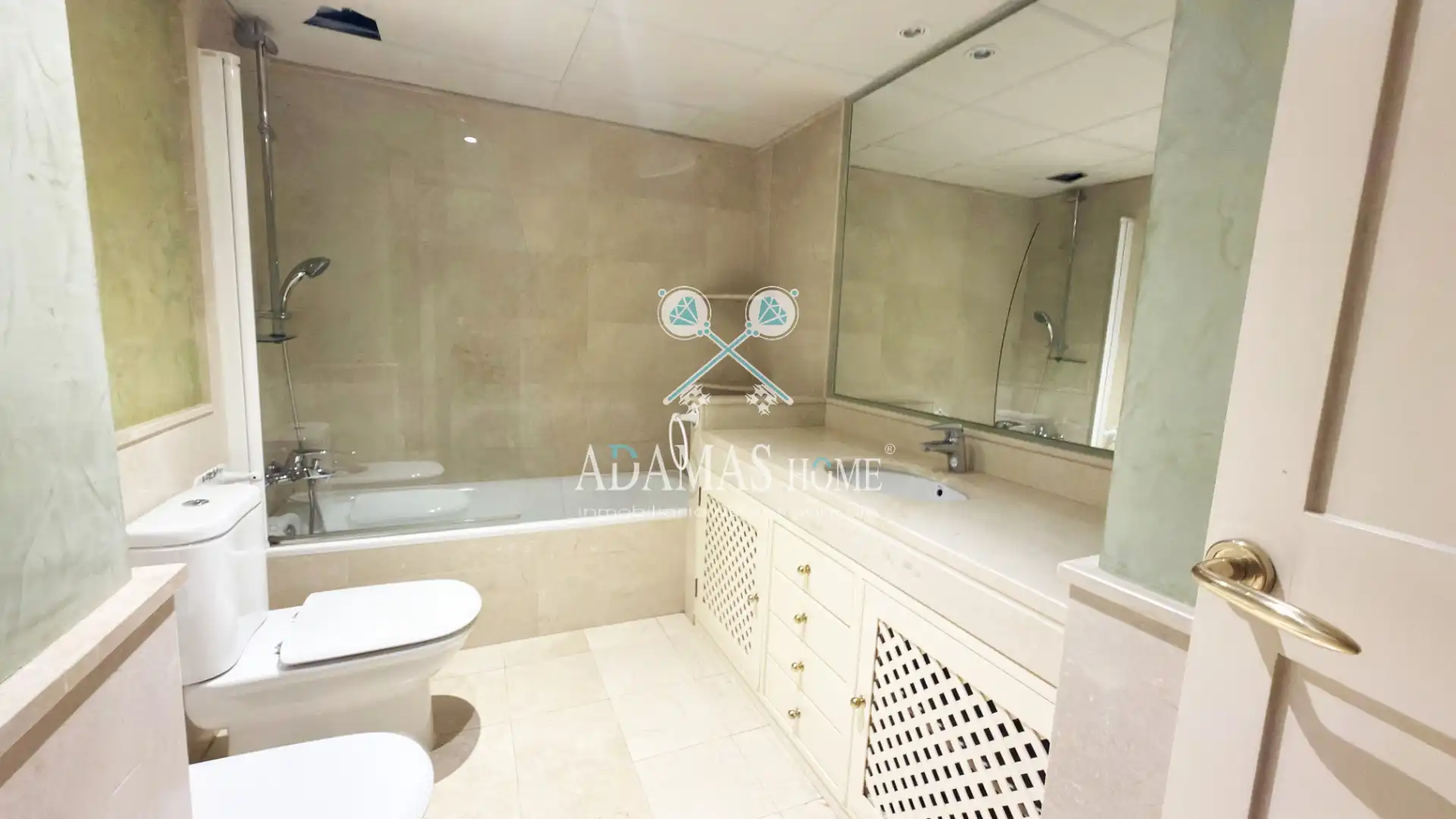 Badezimmer von Wohnung zum Verkauf in Sevilla mit Klimaanlage, Heizung und Abstellraum