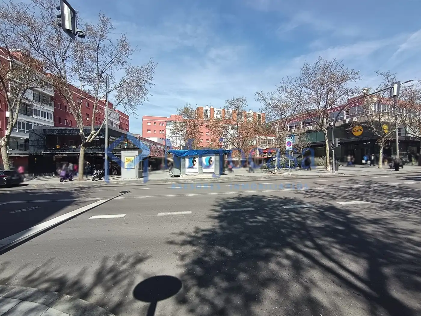 Vista exterior de Piso en venta en Madrid con Calefacción