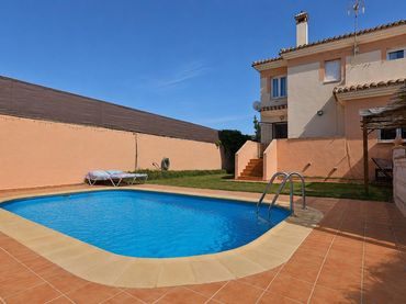 Villa con piscina in vendita a Calle Calle G 2