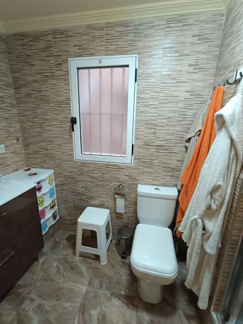 Baño de Piso en venta en Alicante / Alacant con Aire acondicionado, Amueblado y Horno