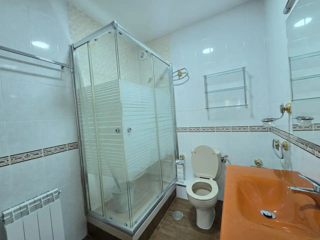 Bathroom of Flat for rent in Loeches  with Air Conditioner and Heating
