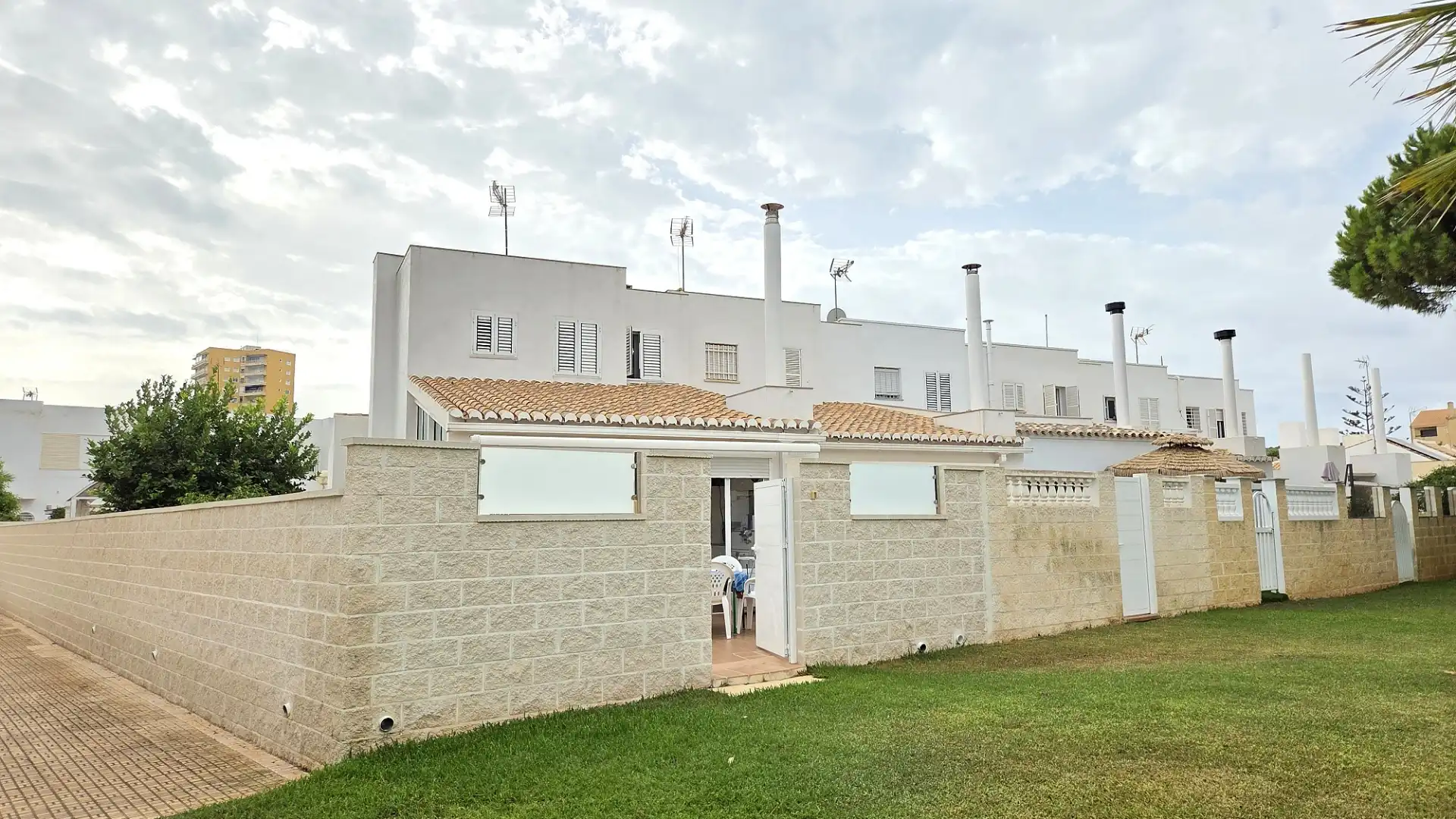 Maison mitoyenne avec piscine à vendre à Calle Miraflores 2