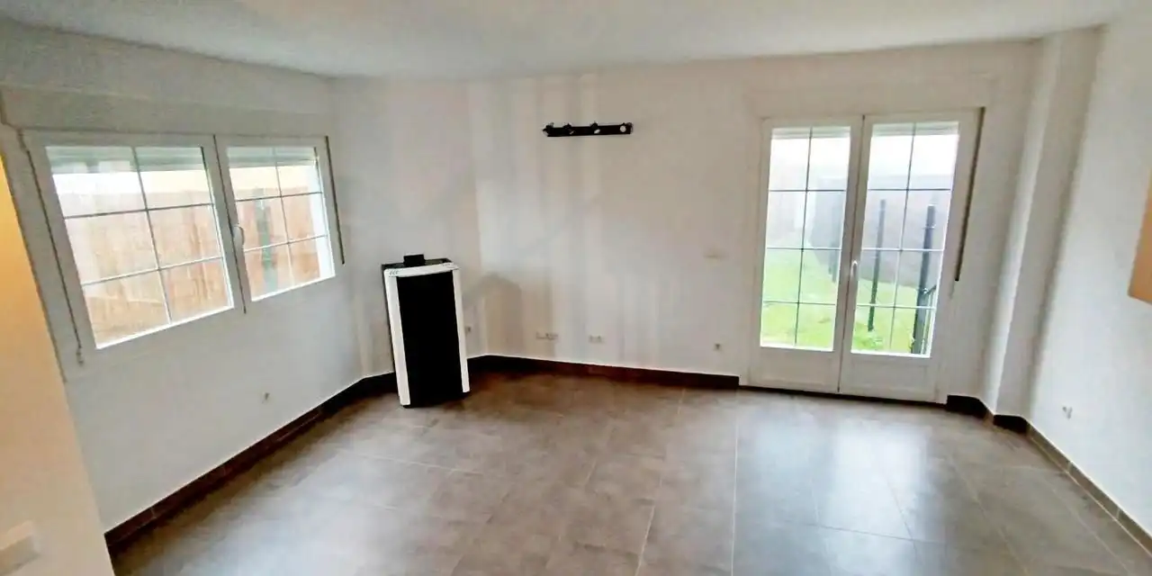 Sala d'estar de Casa o xalet en venda en Cadalso de los Vidrios amb Calefacció, Jardí privat i Terrassa