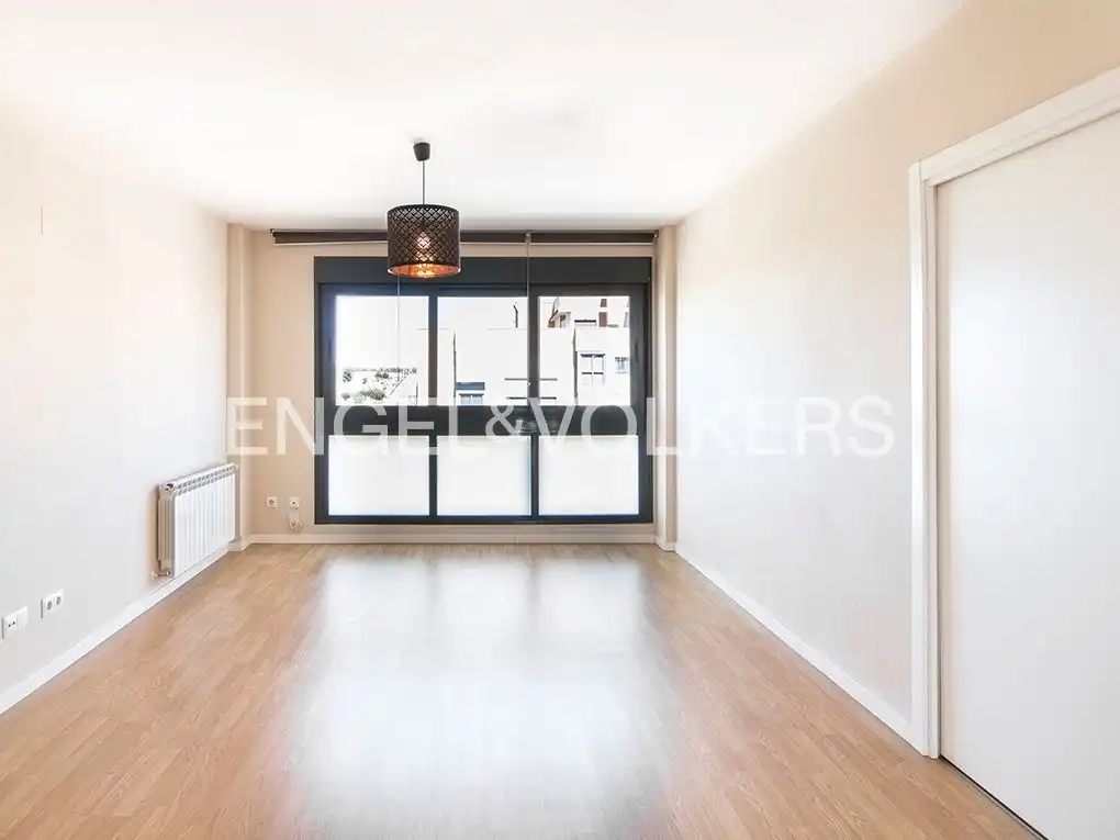 Wohnzimmer von Wohnung zur Miete in Madrid mit Heizung, Parkett und Schwimmbad