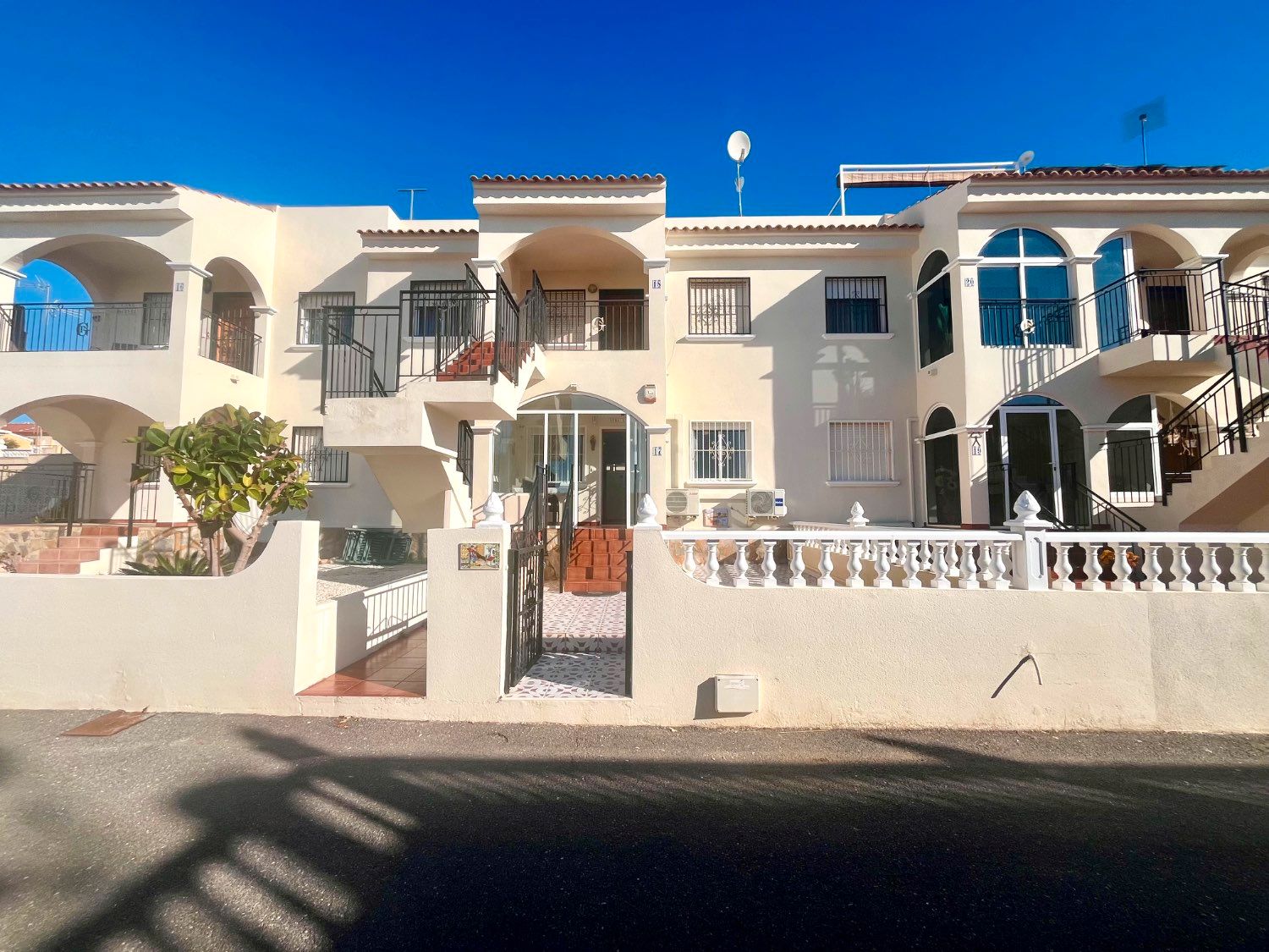 Vista exterior de Apartamento en venta en Orihuela con Aire acondicionado, Piscina y Amueblado