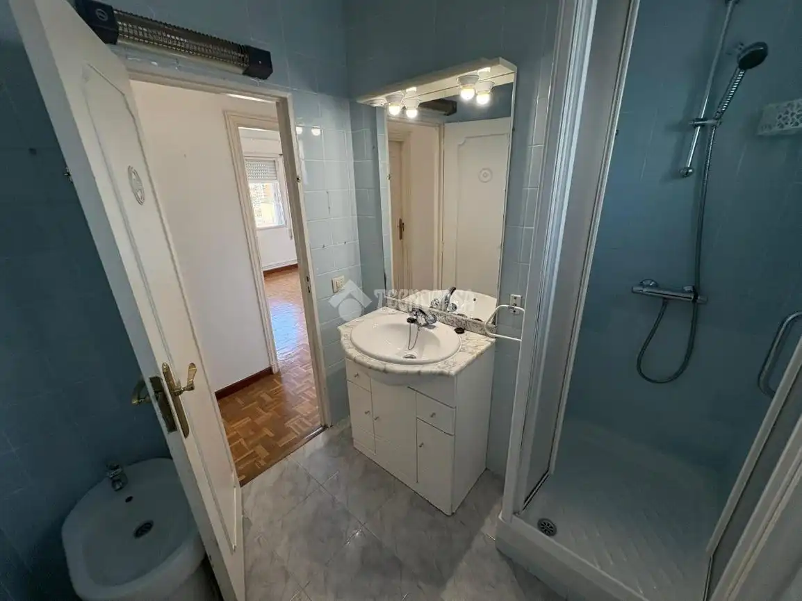 Badezimmer von Wohnung zum Verkauf in Madrid mit Heizung, Parkett und Terrasse