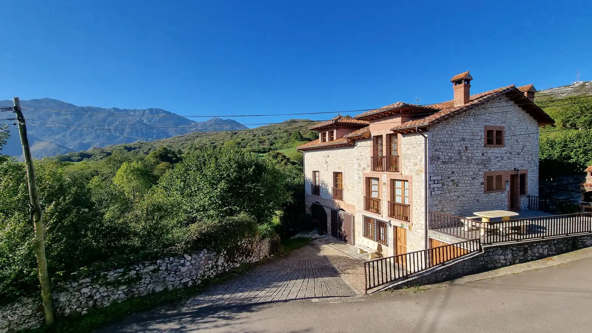 Vista exterior de Casa o xalet en venda en Cabrales