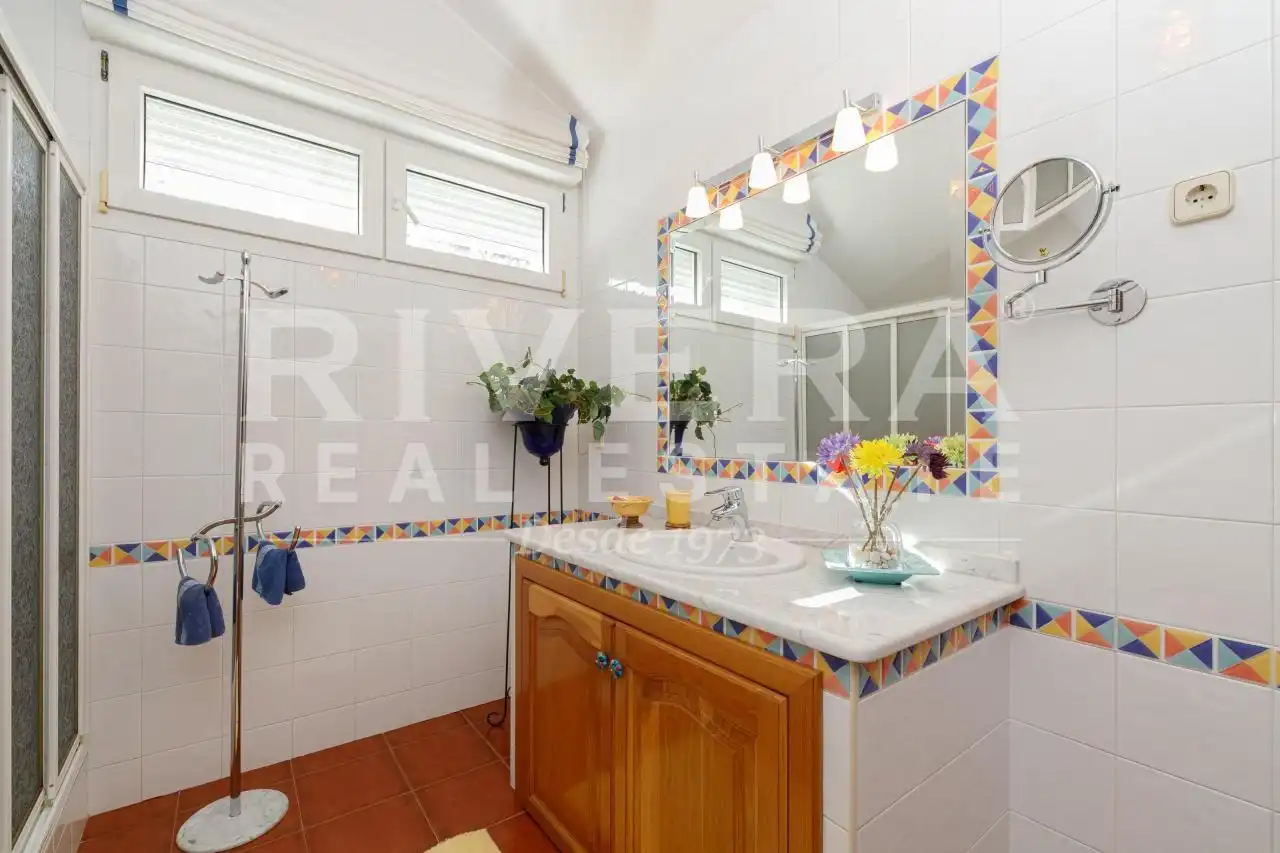 Baño de Casa o chalet en venta en Cangas  con Calefacción, Jardín privado y Amueblado