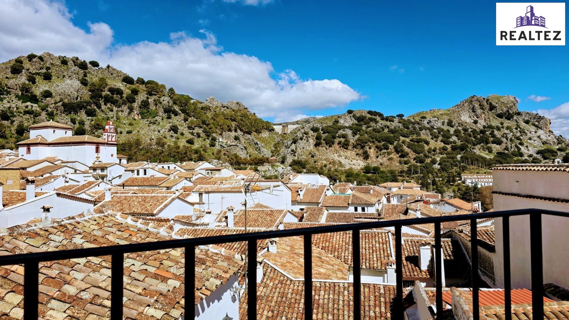 Vista exterior de Casa o xalet en venda en Grazalema amb Balcó
