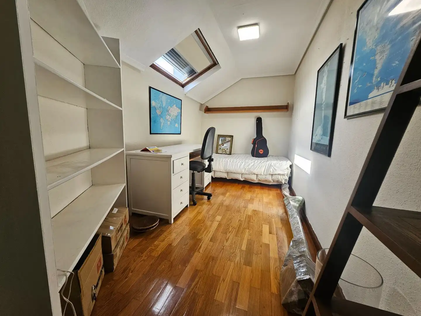 Habitación de Dúplex en venta en Torrelavega  con Calefacción y Amueblado