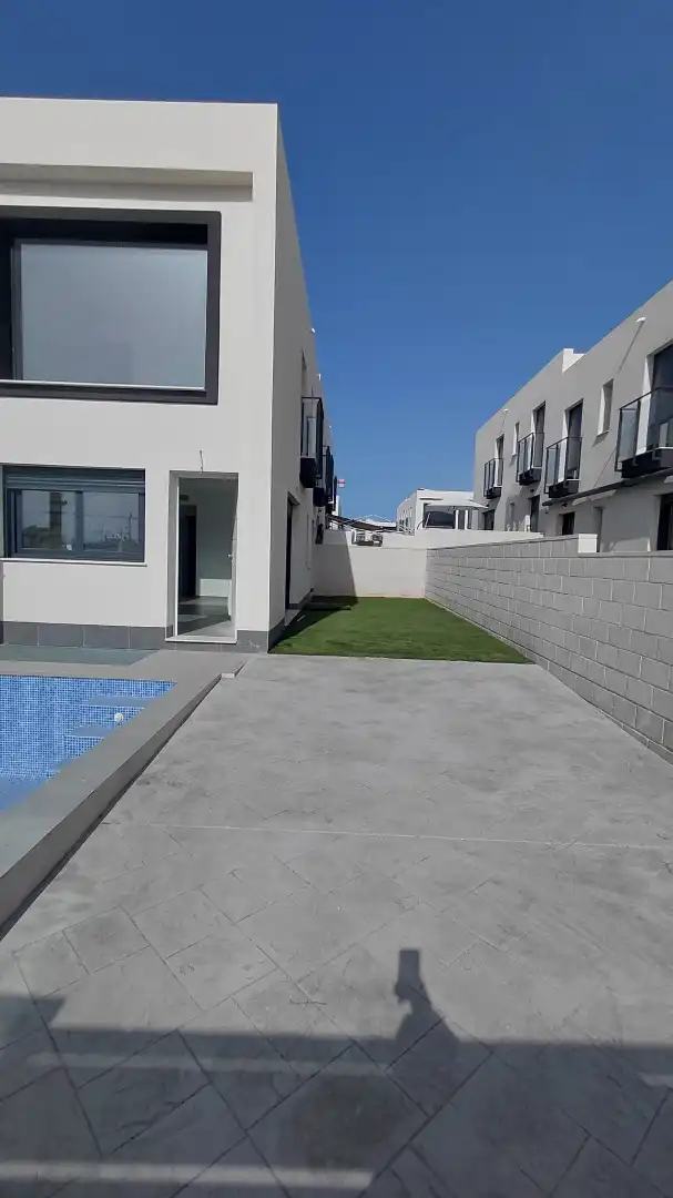 Casa bifamiliare con terrazza in vendita a Carrer de Xipre, imagen 15