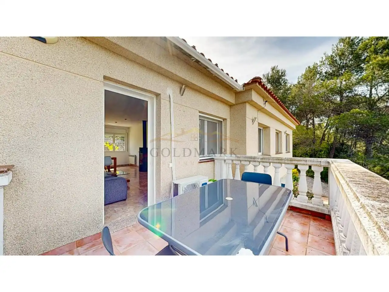 Vista exterior de Casa o xalet en venda en Corbera de Llobregat amb Aire condicionat, Jardí privat i Terrassa