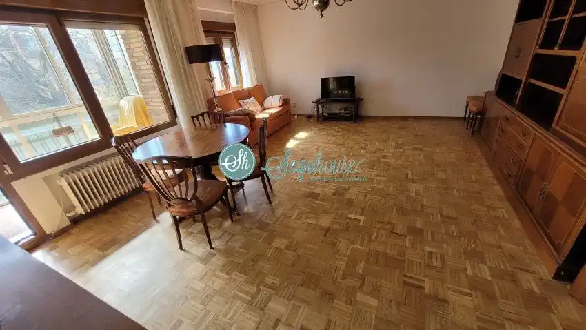Living room of Flat for sale in Segovia  with Heating, Parquet flooring and Terrace
