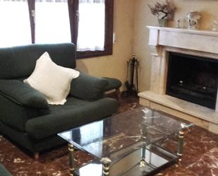Living room of Single-family semi-detached for sale in  Jaén Capital  with Air Conditioner, Private garden and Terrace